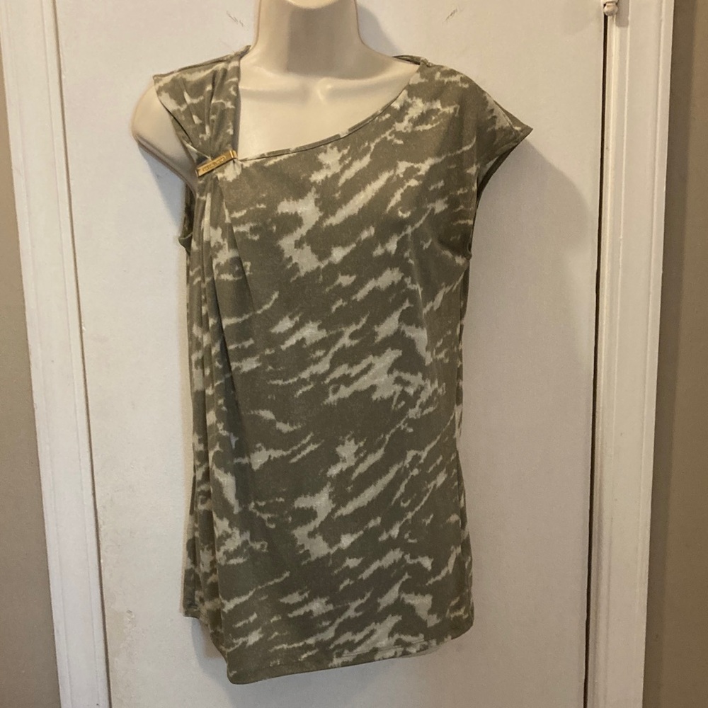 Michael Kors small s/s Olive and Cream Top 25-391-1